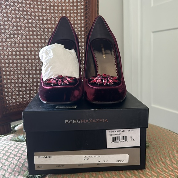 Burgundy velvet chunky high heel loafers with crystal flower at toe - Picture 9 of 9
